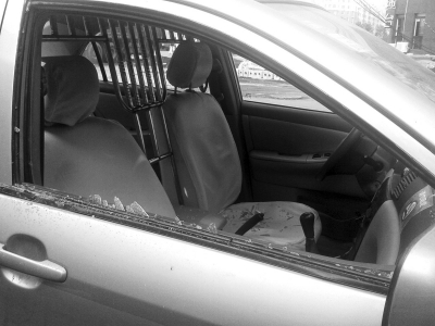 车窗被砸计价器被偷