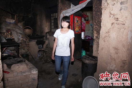 离大学校门,只有“一步之遥”的孩子。