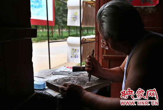 朱仙镇的木板年画在心口相传中得以继承