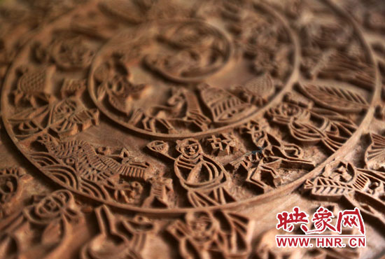 精湛的木刻技法才能让年画展现的淋漓尽致