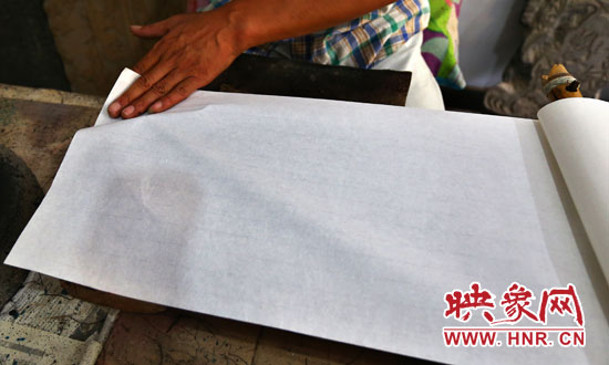 左手出纸的分寸可以看出技工的水平高低