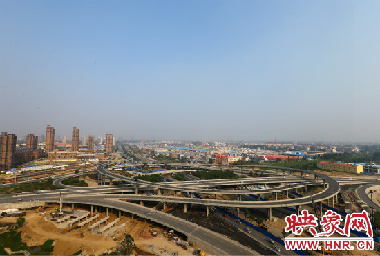 中州大道与南三环相接的立交桥，预计明年将建成通车。