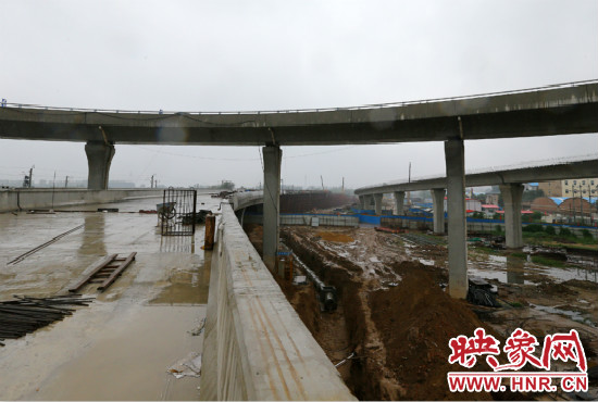 京广快速路二期北延工程北三环京广路立交桥雏形显现。