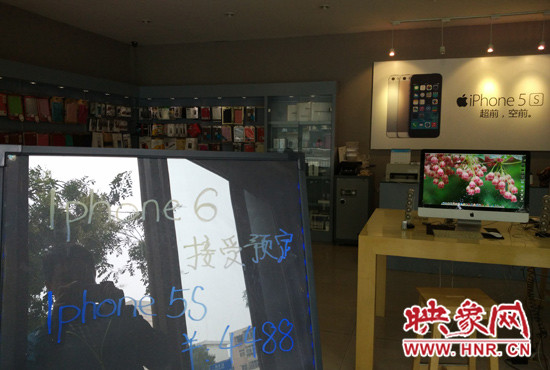 郑州一苹果专卖店开始接受预定iPhone 6