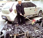 郑州小区业主私拉充电线引火灾 毁4辆电动车熏黑7层楼