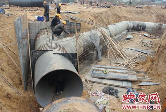 郑州市刘湾水厂开始进行与南水北调输水管道开始碰通施工