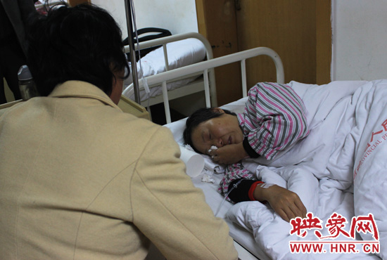 在河南省人民医院，躺在病床上的马新霞除了哭泣，再也说不出其它话。