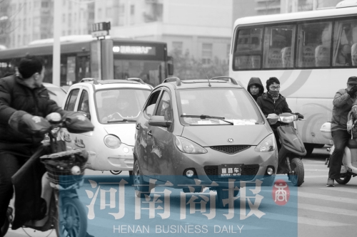 郑州街头仍有不少老年代步车