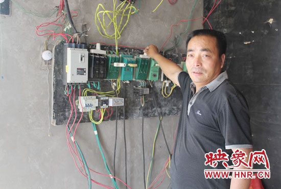 管理好鱼塘是吕德伟最重要的工作。 管理好鱼塘是吕德伟最重要的工作。