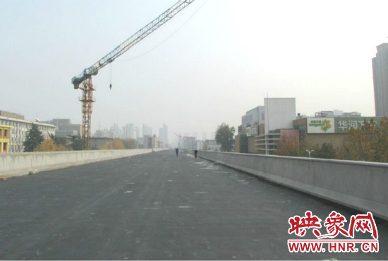 年底前郑州陇海路高架桥大学路以西桥面具备通车条件。