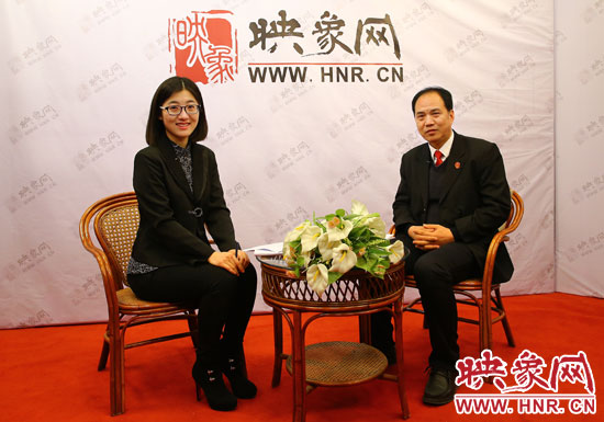 1月22日，洛阳中级人民法院副院长潘跃运做客映象网视频直播间。
