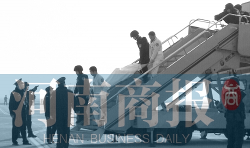 “歹徒”被“击毙”