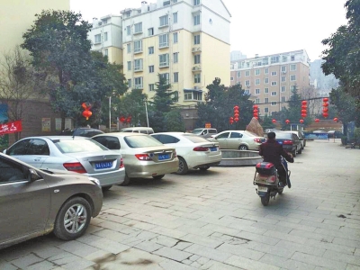 物业收70多户一年物业费后撤离