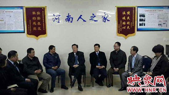3月3日下午，郭庚茂谢伏瞻等领导来到“河南人之家”看望在京务工创业的河南人代表，并与他们亲切座谈。