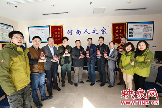 大象融媒记者与在京创业务工人员代表合影
