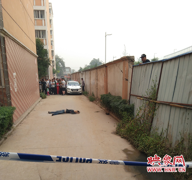 女子坠楼现场