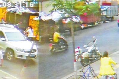 郑州女子街头停车扶摔倒老人 一转眼电动车被偷走