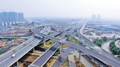郑州“最复杂立交”郑新快速路全线通车 30多个出口可转向
