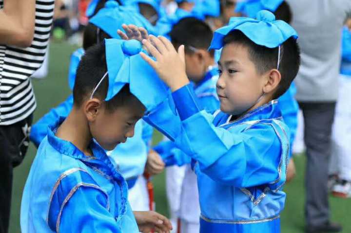 郑州一小学为新生举办“入泮礼” 感受国韵雅礼 郑州一小学为新生举办“入泮礼” 感受国韵雅礼