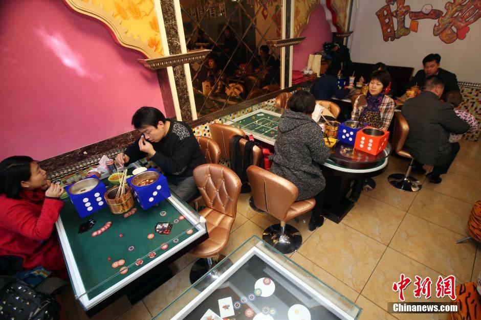 “赌场”餐厅悄然亮相太原 骰子变身特色餐具