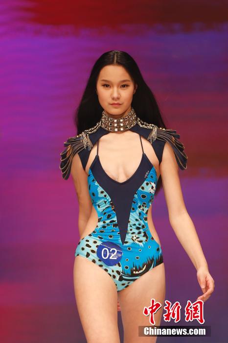 新面孔中国模特大赛总决赛 选手戴口罩呼唤环保
