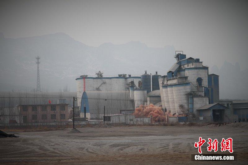 　2014年2月17日，石家庄市再次启动压减水泥过剩产能、治理大气污染水泥企业集中爆破拆除行动。