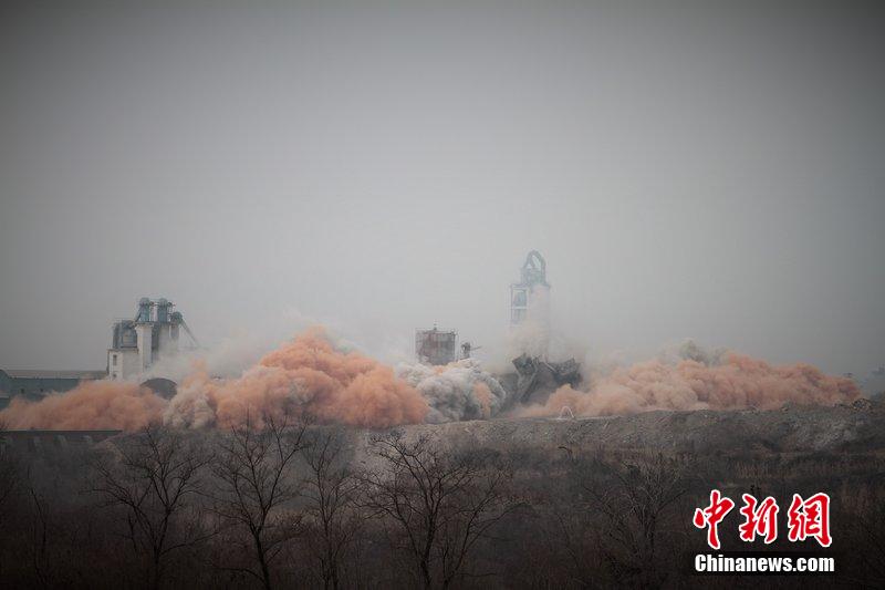 　2014年2月17日，石家庄市再次启动压减水泥过剩产能、治理大气污染水泥企业集中爆破拆除行动。