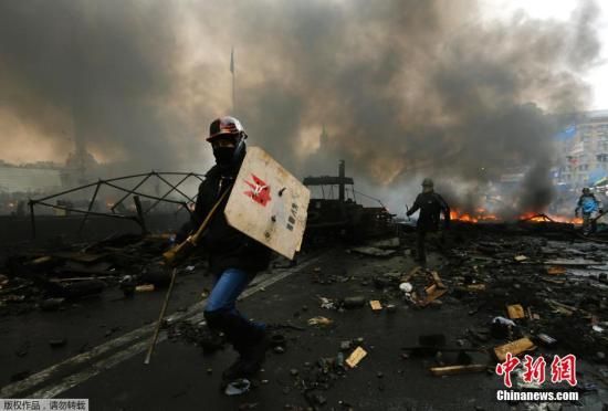 当地时间2月20日，乌克兰反政府示威者与警方冲突持续。