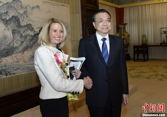 中国国务院总理李克强在北京中南海紫光阁会见了美国《科学》杂志主编玛西娅·纳特一行。