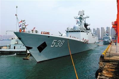中国导弹护卫舰烟台舰——满载排水量4000余吨，舰长134.1米，舰宽16米，是我国自主设计、研制的