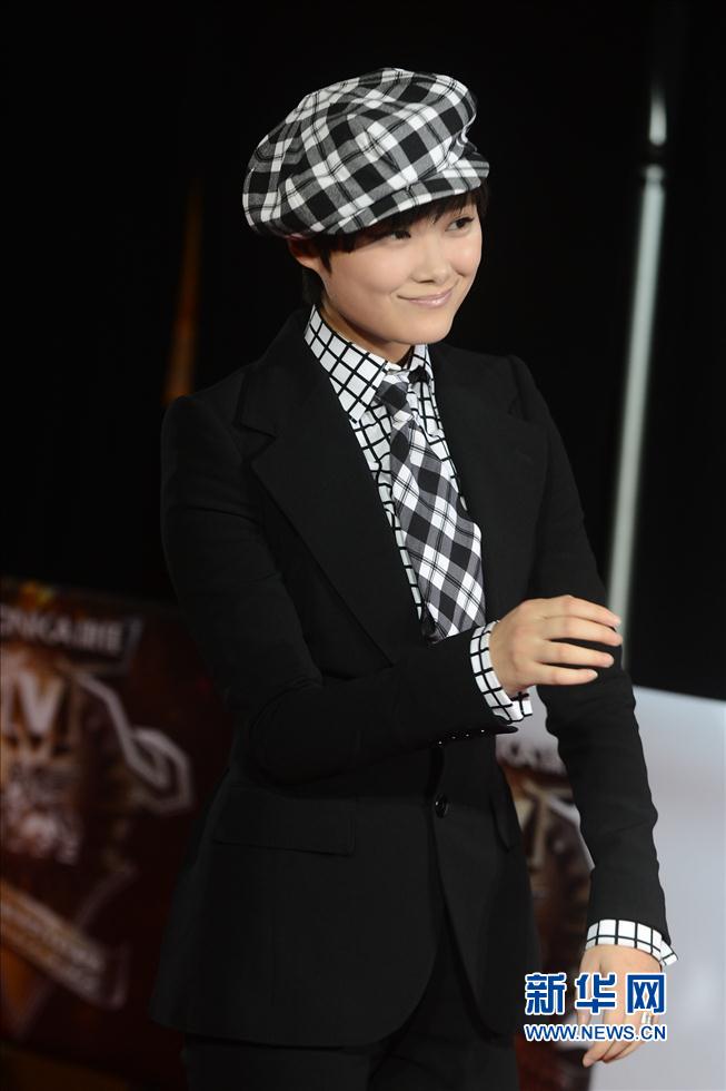 4月23日，歌手李宇春亮相全球华语榜中榜红毯。
