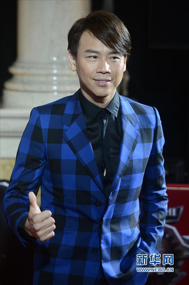4月23日，歌手陶喆亮相全球华语榜中榜红毯。
