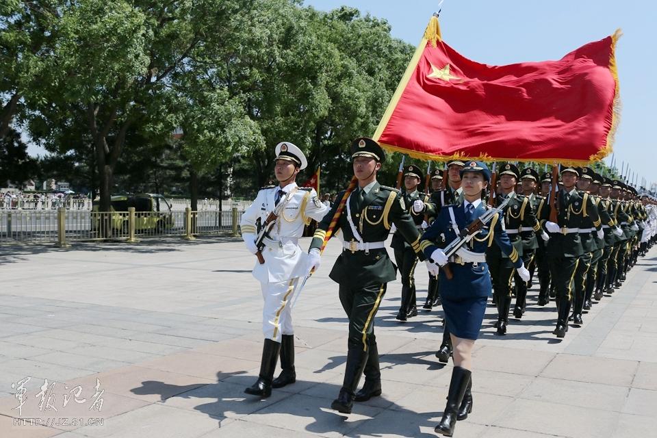 中国三军仪仗队首现女仪仗兵身影