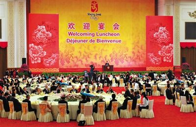 2008年8月8日，胡锦涛夫妇在北京人民大会堂宴会厅为出席北京奥运会的贵宾举行欢迎宴会。