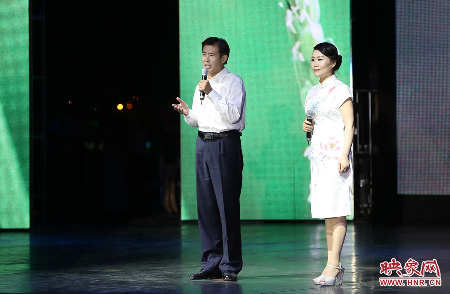 河南电台娱乐976晓琴、 新闻广播郭城，朗诵由萍子创作的《面对焦裕禄的思考 》。