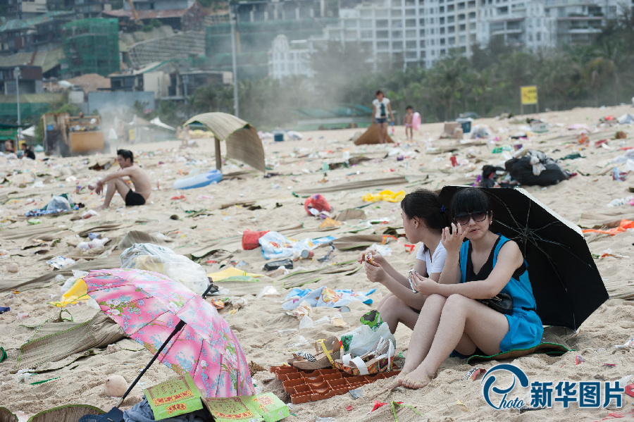 深圳端午过后垃圾遍地 海滨沙滩变垃圾场