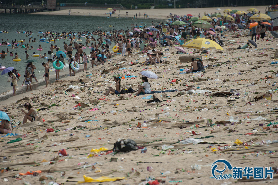 深圳端午过后垃圾遍地 海滨沙滩变垃圾场