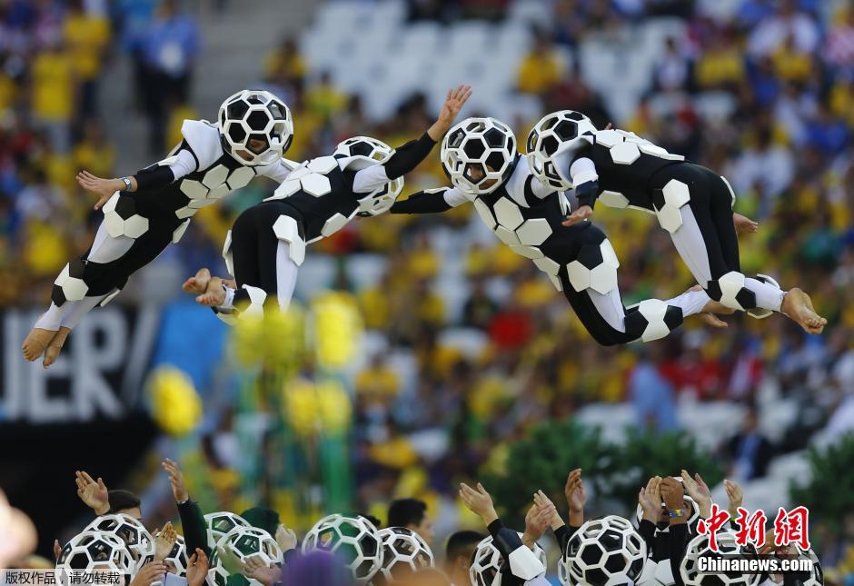　北京时间6月13日凌晨2时，巴西世界杯正式拉开帷幕。