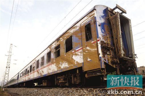 广东山体塌方致京广线列车脱轨 数十趟列车晚点