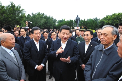 2012年12月11日，习近平任总书记后，首次出京考察选择广东，在深圳莲花山向邓小平像敬献花篮，强调