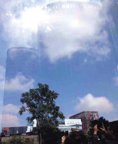 昨日网传的“三里屯惊现海市蜃楼”的图片，天空中出现高楼景象。