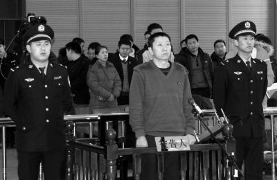 12月19日，被告人齐全军在法庭上。新华社发