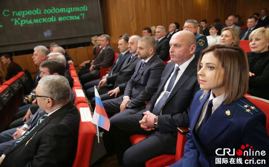 克里米亚庆祝入俄一周年 美女检察长出席活动