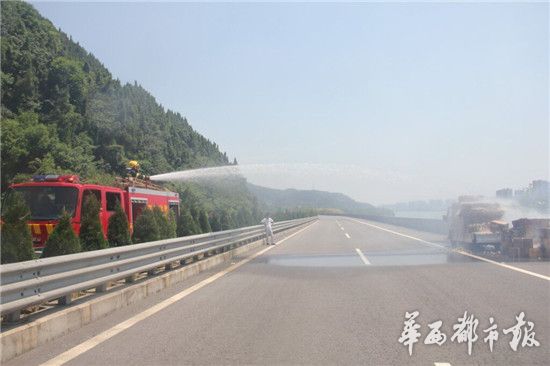 高速路上货车自燃 近2万枚鲜鸡蛋被烤熟