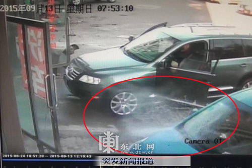 图为避孕套坠落瞬间 图为避孕套坠落瞬间