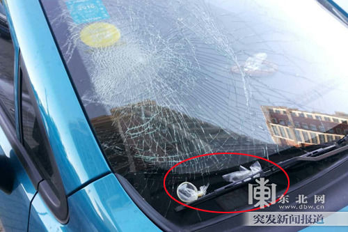 图中红圈内是破损的避孕套 图中红圈内是破损的避孕套