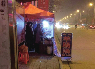出事的羊肠汤店。京华时报记者韩天博摄 出事的羊肠汤店。京华时报记者韩天博摄