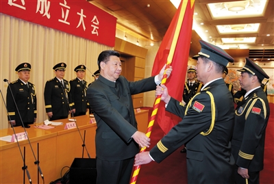 习近平将军旗授予西部战区司令员赵宗岐、政治委员朱福熙。