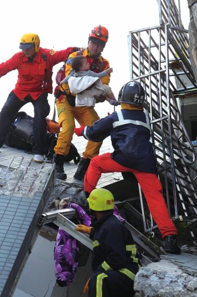 这个年恐怕不好过 台湾高雄地震已致14人遇难