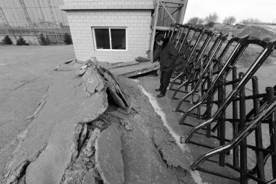 陕西榆林煤矿开采掏空地下 洗煤厂塌陷停产